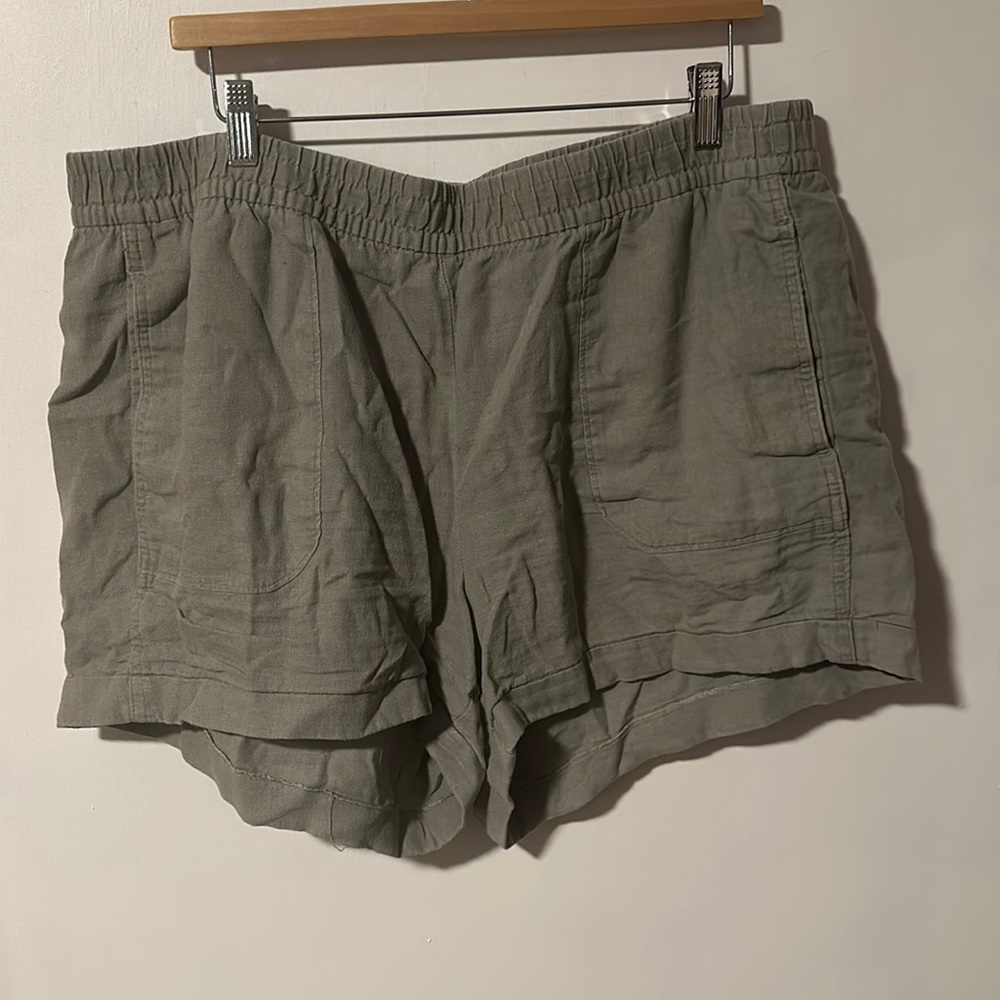 Women’s XL grey old navy linen shorts with elastic waistband